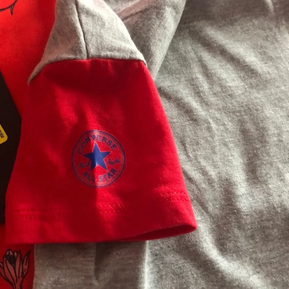 🦖🦕CONVERSE NWT red and gray 2Piece set boys size 24M🦖🦕